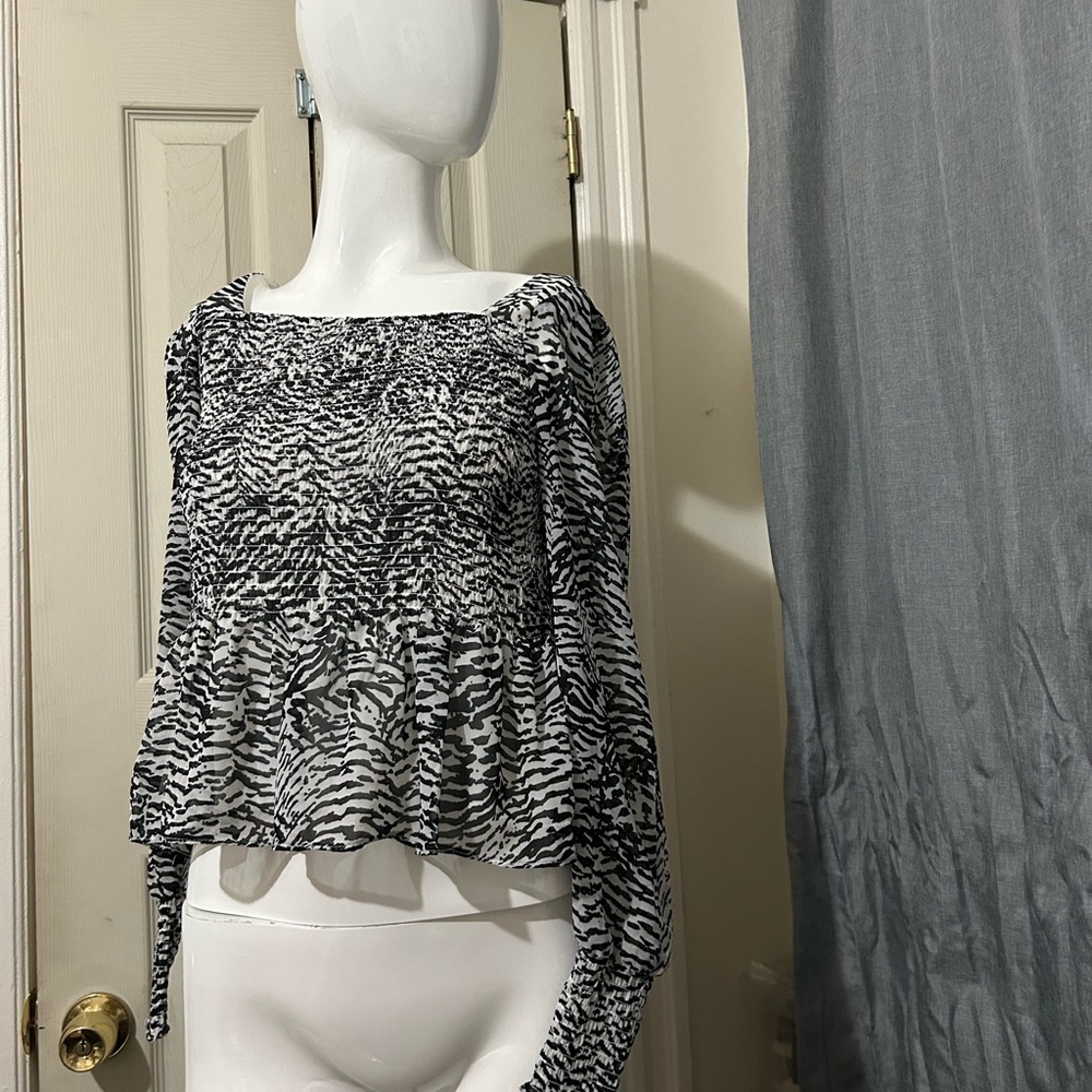 Nine West Black and White Relaxed Crop Blouse
